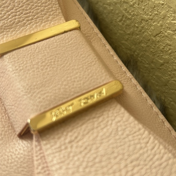 Betsy Johnson light pink wristlet with bow - Picture 15 of 15